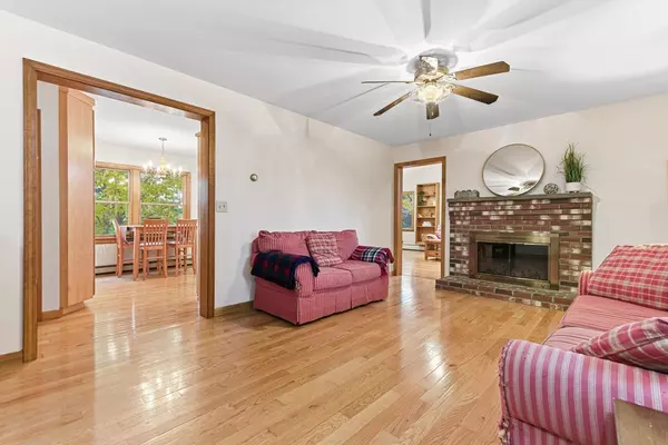 Southborough, MA 01772,7 John St