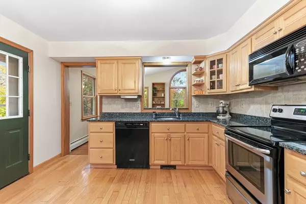 Southborough, MA 01772,7 John St