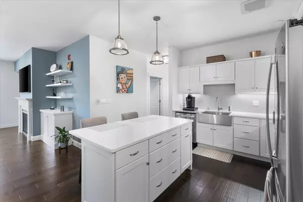 Canton, MA 02021,1 Revolution Way #208