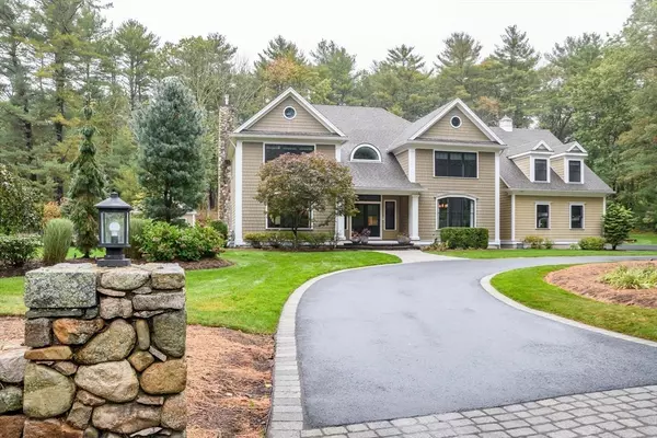 Medfield, MA 02052,94 Elm St