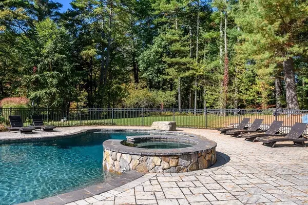 Medfield, MA 02052,94 Elm St