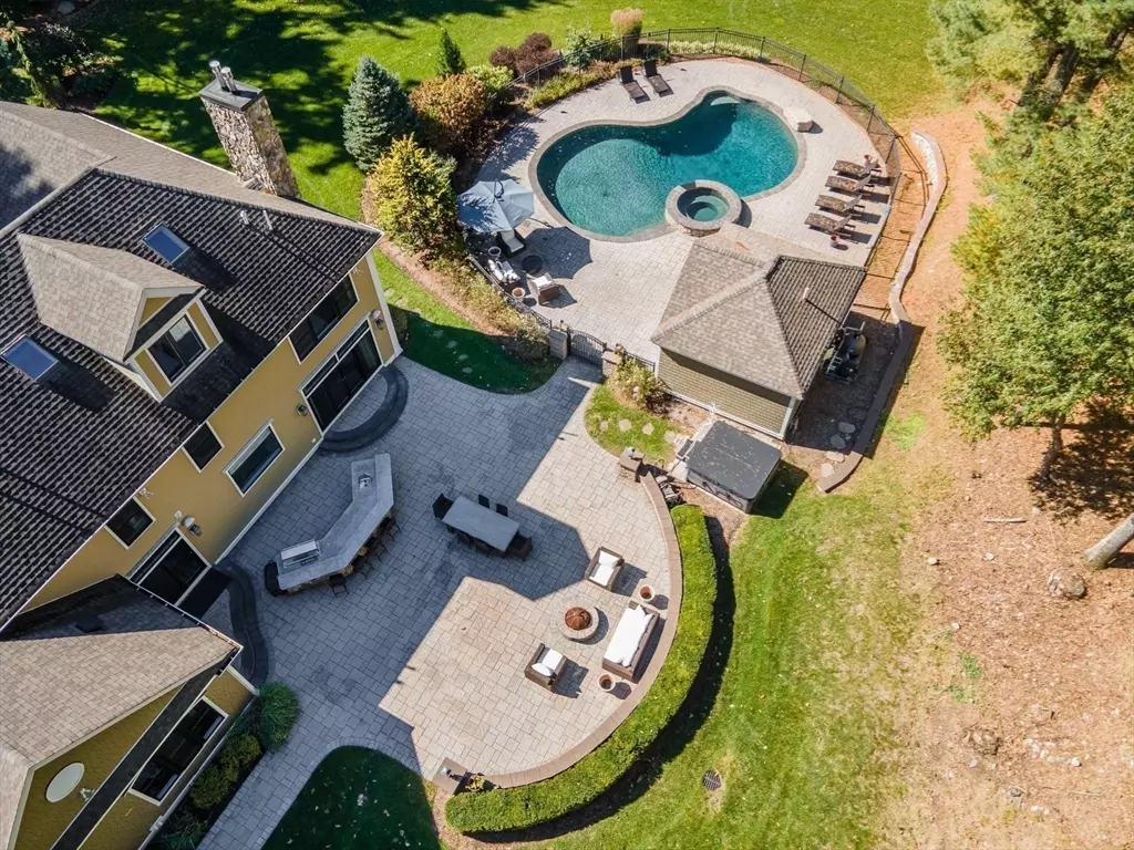 Medfield, MA 02052,94 Elm St