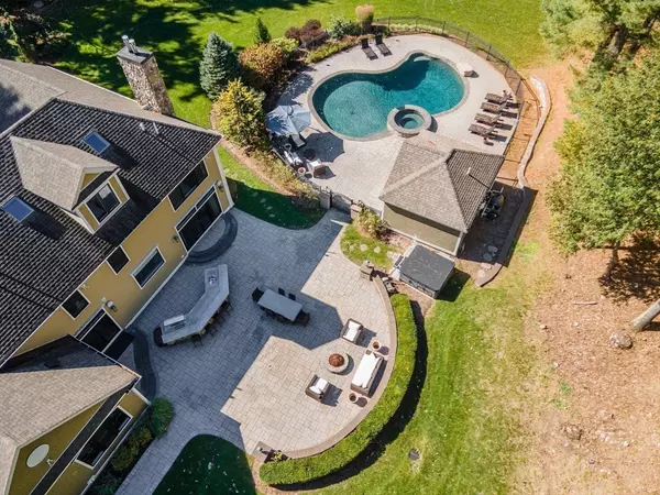 94 Elm St, Medfield, MA 02052