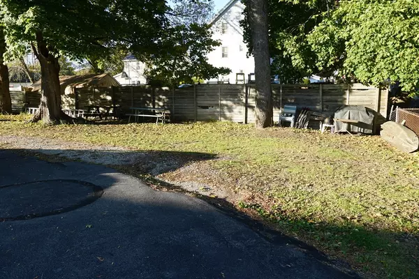 Taunton, MA 02780,9 Bradford Street