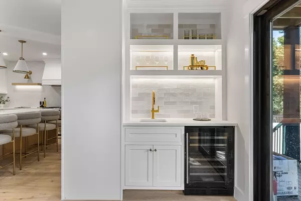 Cambridge, MA 02138,5 Field St