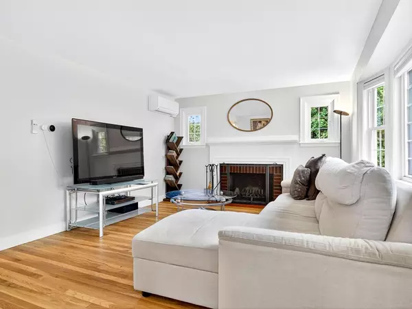 Bedford, MA 01730,37 Pine St