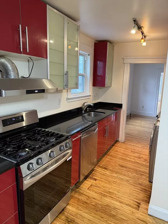 Swampscott, MA 01902,13 Erie St #1