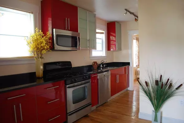 Swampscott, MA 01902,13 Erie St #1