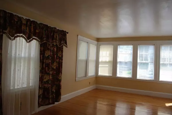 Swampscott, MA 01902,13 Erie St #1