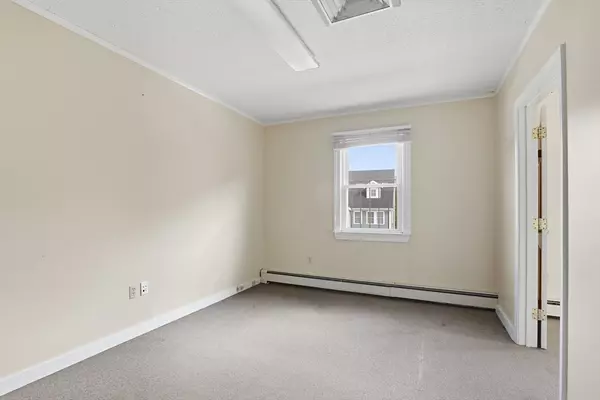 Georgetown, MA 01833,35-41 W Main St #6