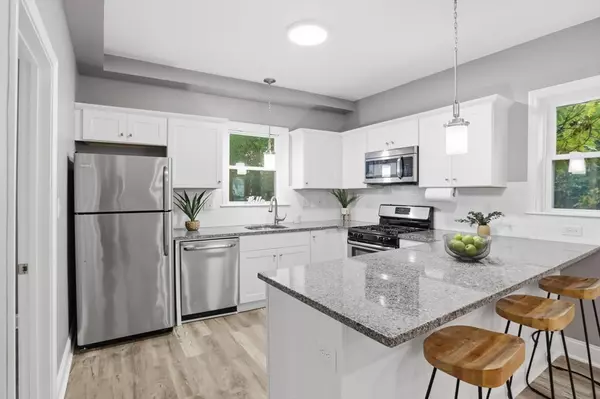 Peabody, MA 01960,10 Elliott Place #1R