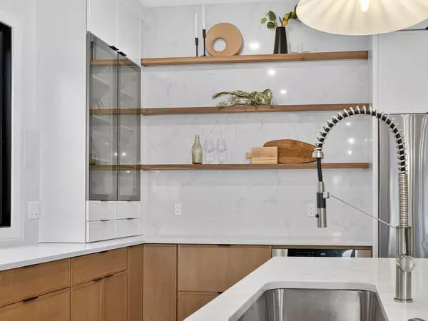 Newton, MA 02465,10 Crescent St. #2