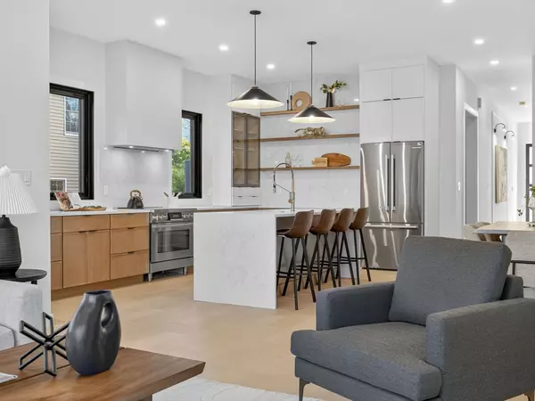 Newton, MA 02465,10 Crescent St. #2