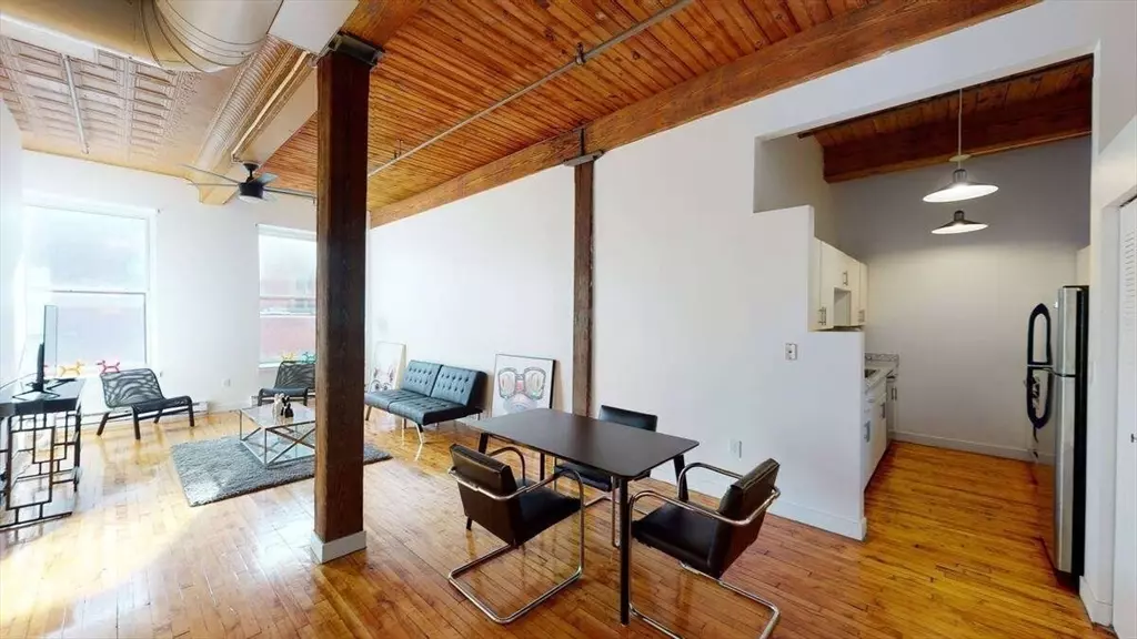 Springfield, MA 01103,158 Chestnut Street #2G