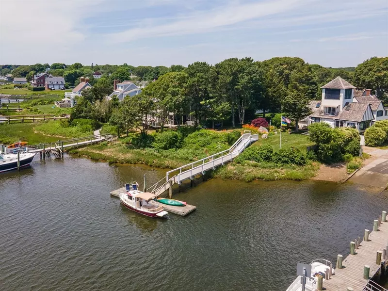 41 Hayward Rd, Barnstable, MA 02632