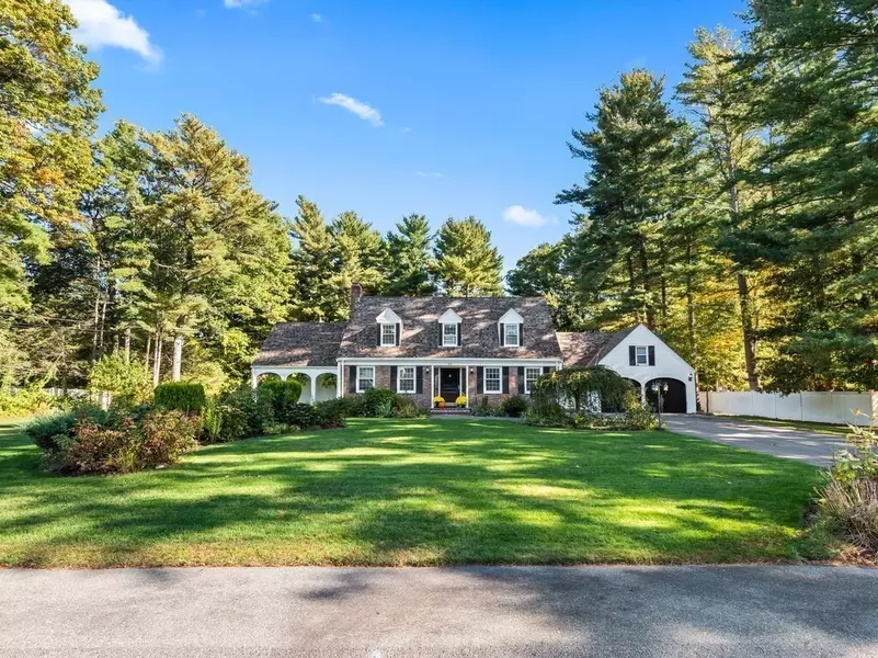 73 Sherwood Ln, Raynham, MA 02767