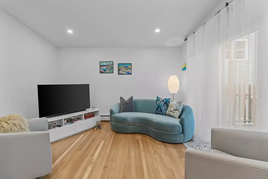 402 E 7th St #2, Boston, MA 02127