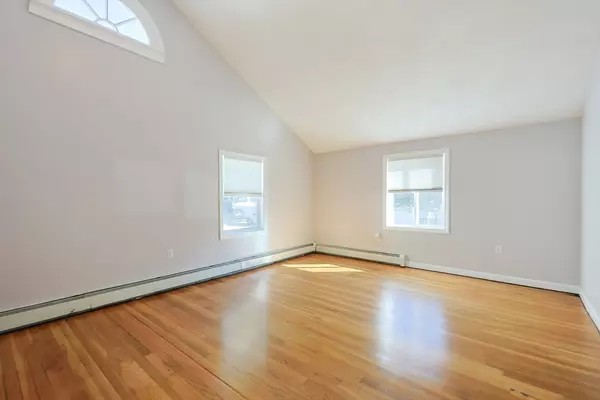 Peabody, MA 01960,19 Arnold Ave