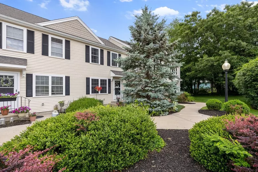 65 Boxberry Ln #65, Rockland, MA 02370