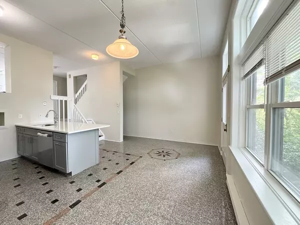 Boston, MA 02120,48B Ellingwood St #48B