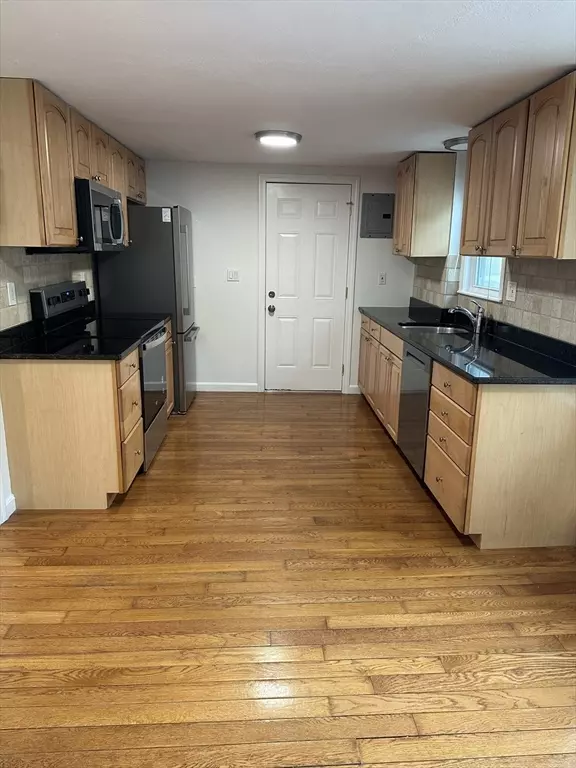 Canton, MA 02021,251 Neponset St #3