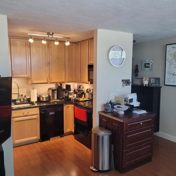 Newton, MA 02460,935 Washington St #7