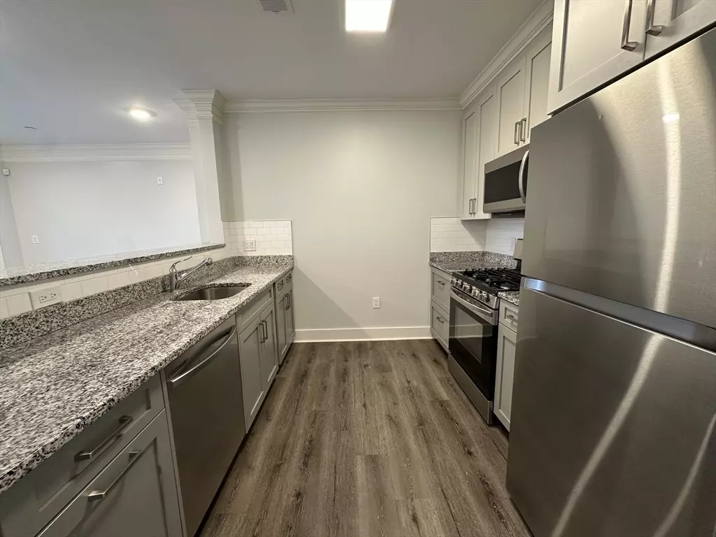 Medfield, MA 02052,17 Hennery Way #17J