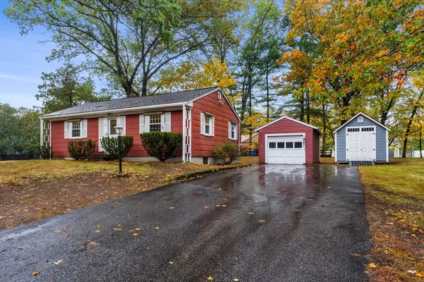 34 Emery St, Merrimac, MA 01860