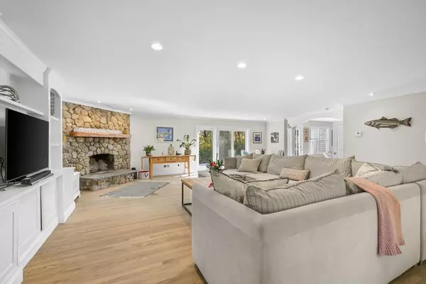 Barnstable, MA 02668,250 The Plains Rd