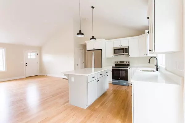 West Brookfield, MA 01585,8 Foster Rd