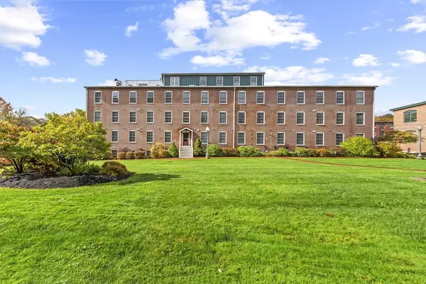 Amesbury, MA 01913,25 Cedar St #14