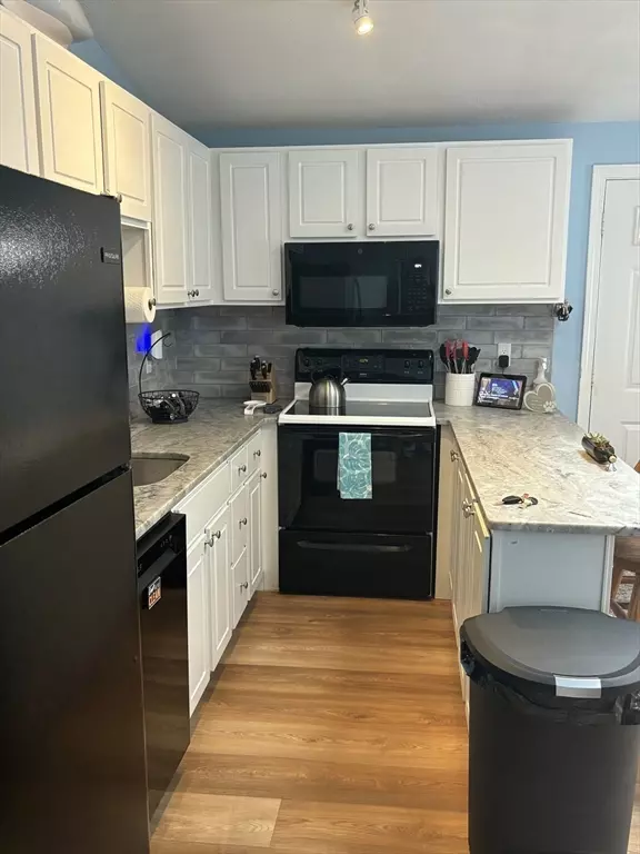 Mashpee, MA 02649,70 Cape Dr #14D