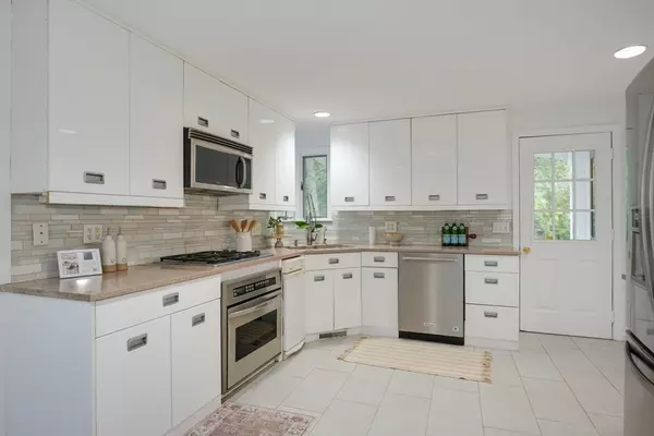 Wellesley, MA 02482,94 Rice Street