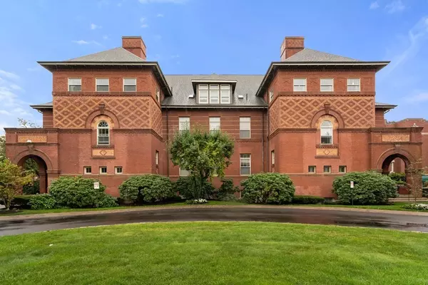 72 Lincoln St #12, Newton, MA 02461