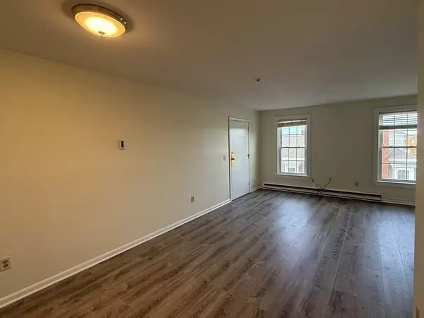Andover, MA 01810,8-10 Essex Street #5