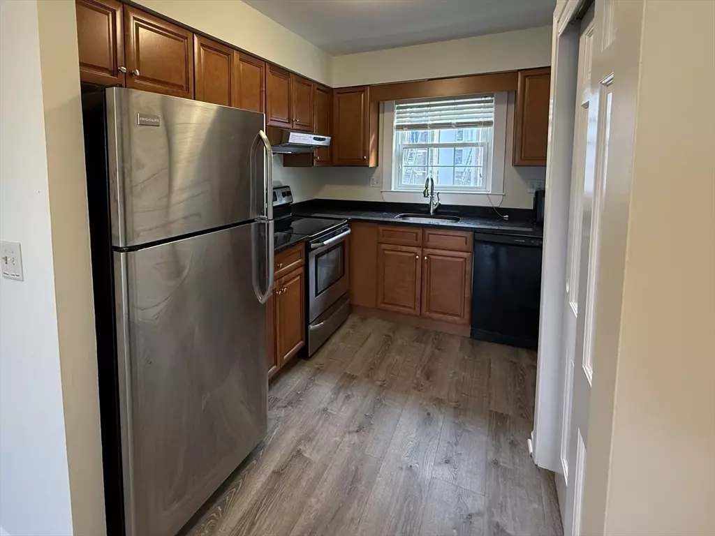 Andover, MA 01810,8-10 Essex Street #5