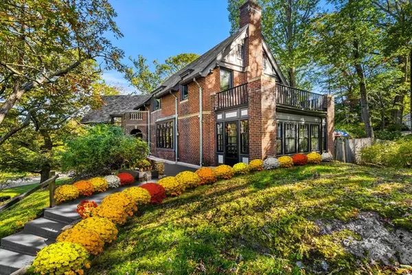 Brookline, MA 02467,1125 W Roxbury Pkwy