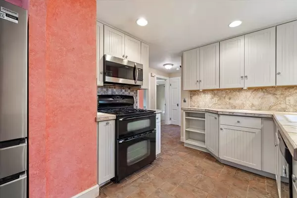Holden, MA 01520,122 Holden St