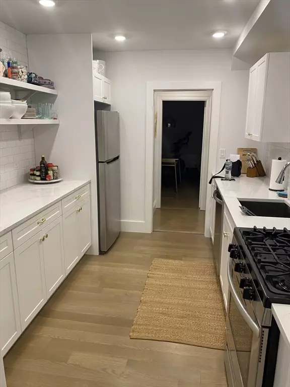 Marblehead, MA 01945,61 Front St #1