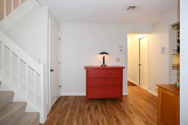 Clinton, MA 01510,103 Ridgefield Cir #B