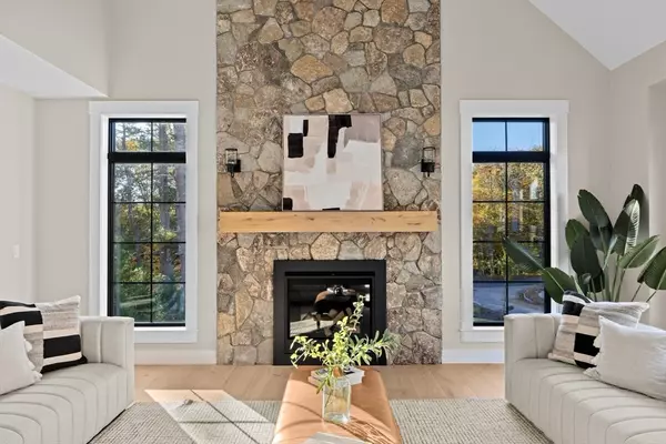 Duxbury, MA 02332,10 Hawthorn