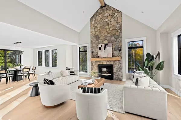 Duxbury, MA 02332,10 Hawthorn