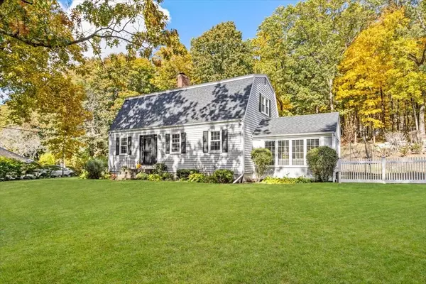 Hingham, MA 02043,249 High St