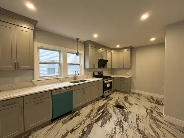52 Flynt St #1, Quincy, MA 02170