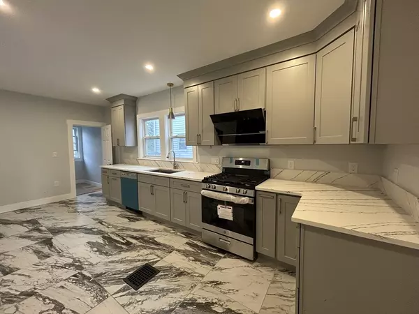52 Flynt St #1, Quincy, MA 02170