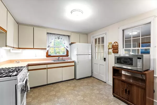 Chelmsford, MA 01824,4 Spruce Street