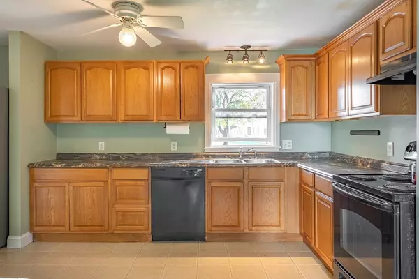 Spencer, MA 01562,13 Grove St