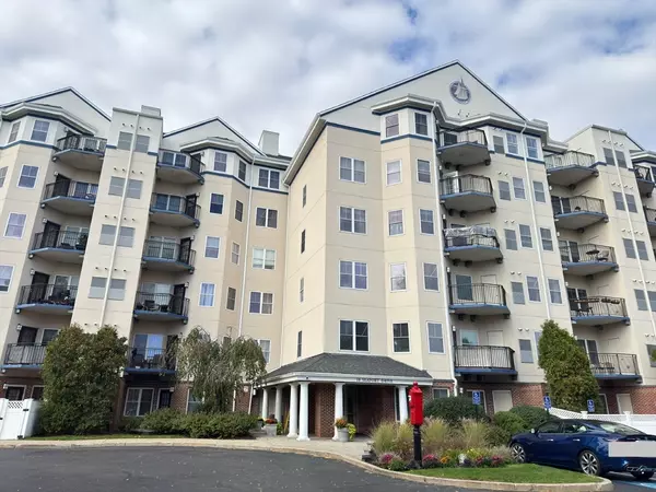 10 Seaport Dr #2311, Quincy, MA 02171