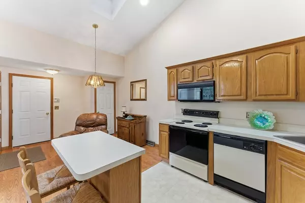 Agawam, MA 01001,128 Brookfield Ln #128