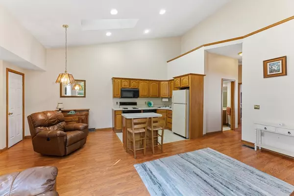 Agawam, MA 01001,128 Brookfield Ln #128